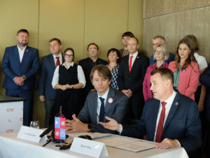 Liberecký kraj povede příští čtyři roky koalice Starostů a Spolu. Jejich zástupci na Ještědu podepsali koaliční smlouvu