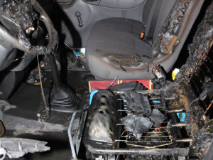 U českolipské nemocnice hořela už druhá dodávka, policie šetří, zda jde o dílo stejného žháře