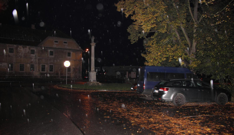 U českolipské nemocnice hořela už druhá dodávka, policie šetří, zda jde o dílo stejného žháře