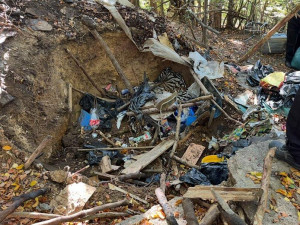 Likvidace černých skládek stála letos Jablonec už téměř půl milionu korun. Další peníze stojí řádění vandalů