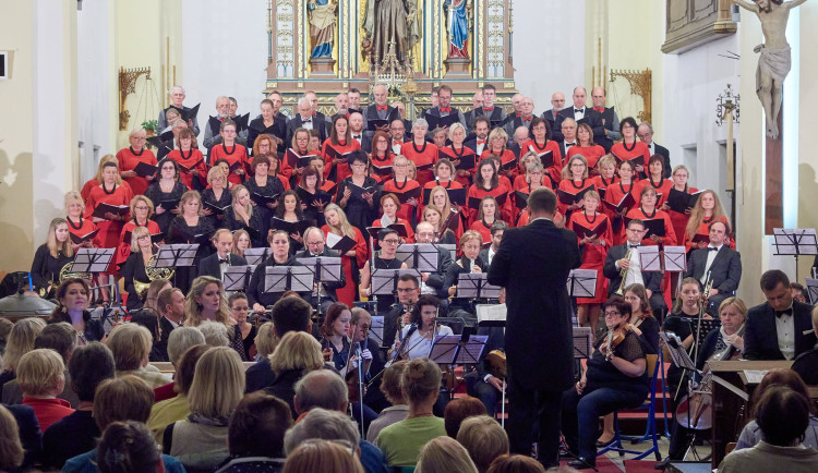 Koncert pěveckého sboru Ještěd. V neděli vystoupí v chrastavském kostele