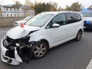 Řidička přehlédla dopravní značení u Stráže nad Nisou a způsobila škodu téměř půl milionu korun