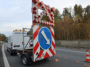 Řidička si na Liberecku nevšimla dopravního značení a způsobila škodu téměř půl milionu korun