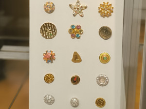 V sále muzea v Jablonci jsou tisíce knoflíků, i tak je to jen zlomek sbírky