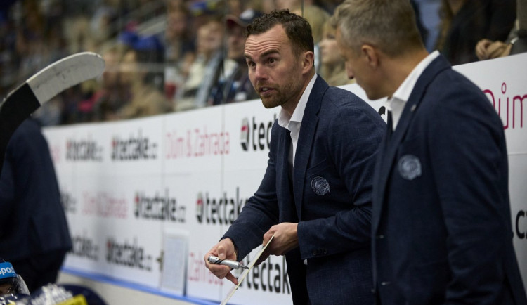 Soupeř ukázal, jak zkušený tým má, říká trenér Pešán