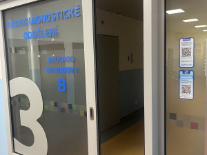 Českolipská nemocnice usnadní komunikaci neslyšících pacientů se zdravotníky. Nabízí jim online videohovor s tlumočníkem