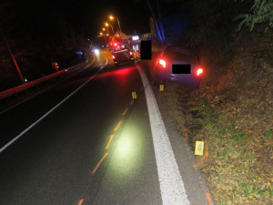 Řidič náklaďáku vjel dna Železnobrodsku do protisměru a zavinil nehodu. Z místa ujel, teď po něm pátrá policie