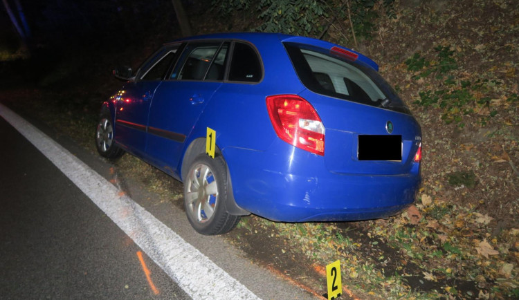 Řidič náklaďáku vjel dna Železnobrodsku do protisměru a zavinil nehodu. Z místa ujel, teď po něm pátrá policie