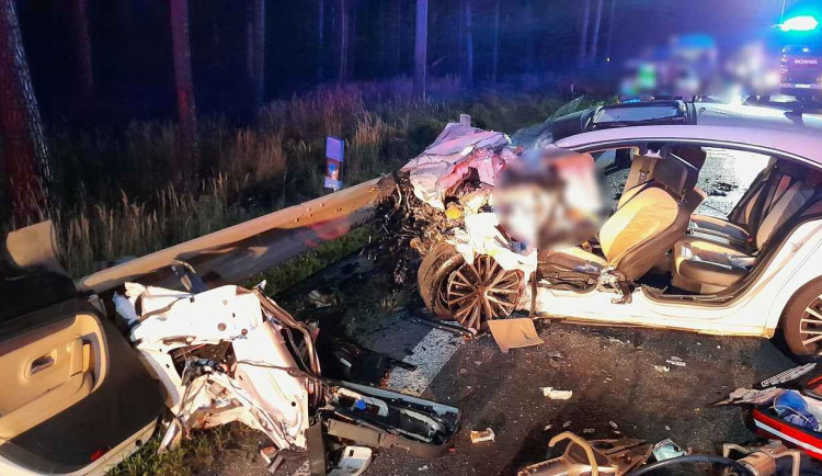 Následky tragické nehody u Obory z července 2024.