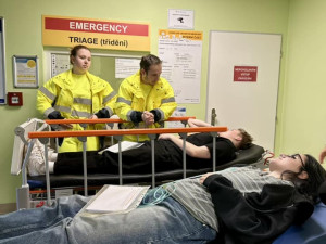 Připraveným štěstí přeje. Heslo, jímž se při cvičném zásahu u otravy oxidem uhelnatým řídili zdravotníci i studenti