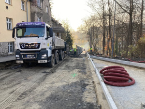 Dvorská ulice v Liberci, hlavní přístupová cesta na Králův Háj, se dopravě otevře 18. listopadu