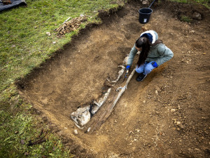 Archeologové zkoumají v parku v Budyšínské v Liberci hrobky nejvýznačnějších obyvatel z 19. století