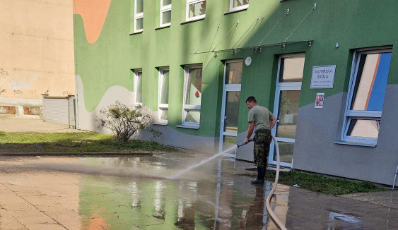 Liberečtí chemici se speciální technikou pomáhali v Opavě s čištěním ulic