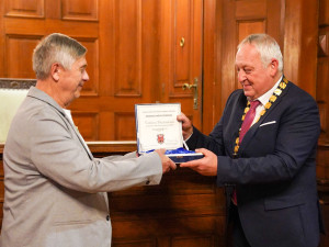 Medaili Liberce získal výtvarník Václav Plechatý a novinář a spisovatel Luboš Příhoda. Získali je za zásluhy o město