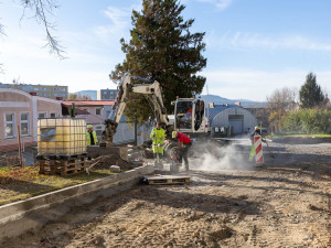 V Grabštejnské ulici v Hrádku nad Nisou vzniká parkoviště pro 24 aut