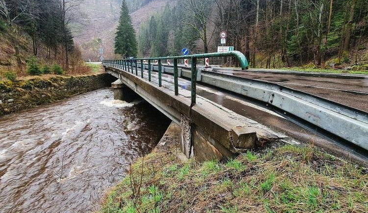 Mosty u Špindlerova Mlýna se vrátí do plného provozu nejpozději koncem listopadu