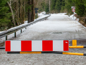 Silnici kolem přehrady Souš zavřou silničáři v noci na sobotu