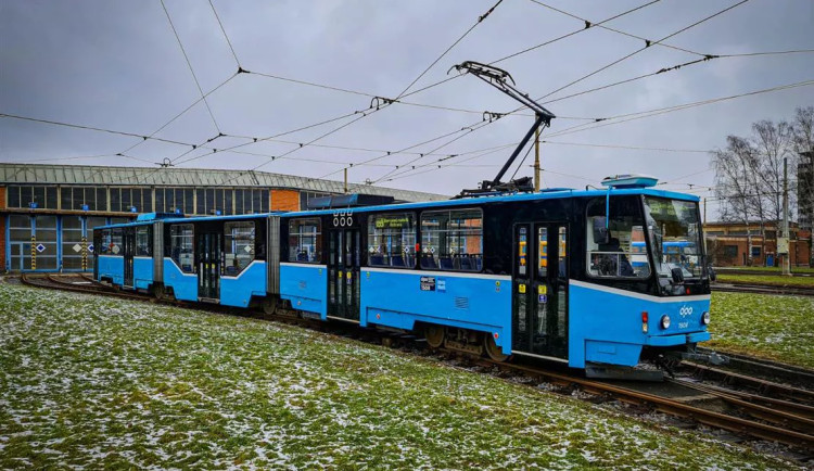 Třicetiletý Ostravan zahynul pod koly tramvaje. Zřejmě otevřel dveře za jízdy