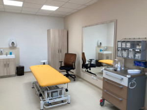 Oddělení rehabilitace září v liberecké nemocnici novotou, otevřela i nový nerezový bazén s relaxační zónou