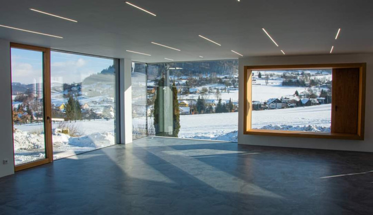 Lité a průmyslové podlahy: Moderní řešení pro náročné provozovny i domácnosti