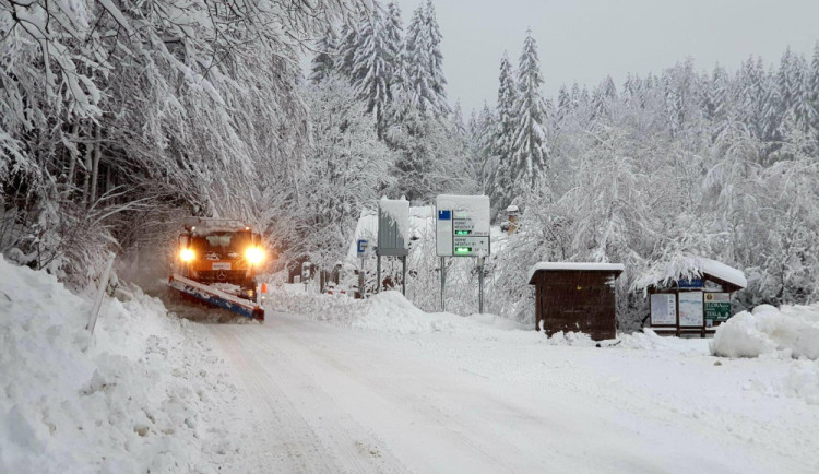 Hory zasype sníh, V Jizerkách může nasněžit až 30 cm, v Krkonoších přes půl metru