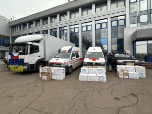 Dobrovolníci přivezli z Prahy na Ukrajinu pomoc za třináct milionů. Vybavenou polní nemocnici i hračky pro děti