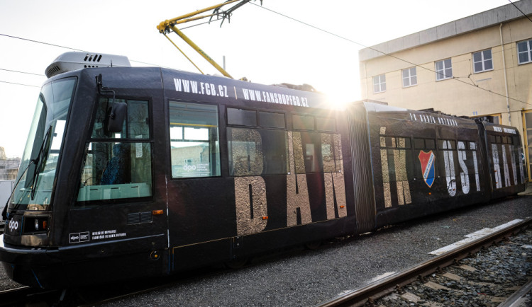 Baník se dnes utká s pražskou Slavií. Fotbalové fanoušky z ostravského stadionu přepraví tramvajová posila