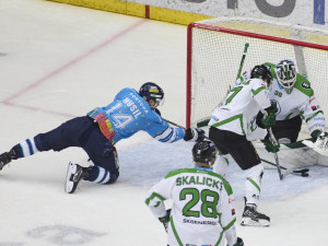 Vyrovnaná hokejová bitva vrcholila v nájezdech, z nich vytěžili bod navíc mladoboleslavští Bruslaři