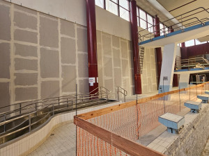 V libereckém bazénu začnou v týdnu bourací práce. Podívejte se na fotky, jak teď jeho interiér vypadá