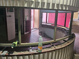 V libereckém bazénu začnou v týdnu bourací práce. Podívejte se na fotky, jak teď jeho interiér vypadá