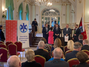 Záchranka slavnostně ocenila své zaměstnance. Ovace vstoje si vysloužil za celoživotní práci lékař Ján Soták