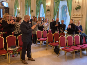 Záchranka slavnostně ocenila své zaměstnance. Ovace vstoje si vysloužil za celoživotní práci lékař Ján Soták