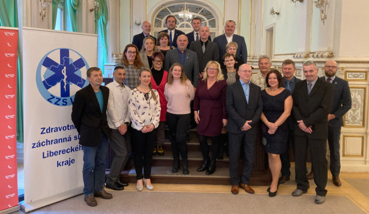 Záchranka slavnostně ocenila své zaměstnance.