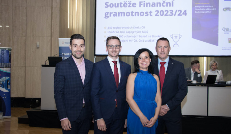 Přes 1000 škol z celého Česka se zapojuje do Soutěže Finanční gramotnost. Chtějí vychovat finančně zodpovědné žáky