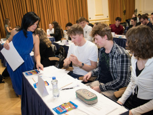 Přes 1000 škol z celého Česka se zapojuje do Soutěže Finanční gramotnost. Chtějí vychovat finančně zodpovědné žáky