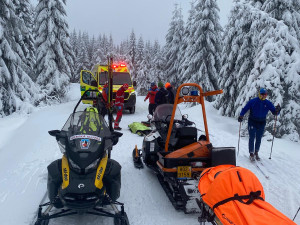 Náročná sobota Horské služby, záchranáři v Jizerkách bojovali o život dvou běžkařů