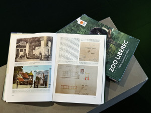 Liberecká zoo vydává obsáhlou knihu o své historii. Badatelé našli tolik dokumentů, že bude mít příští rok pokračování