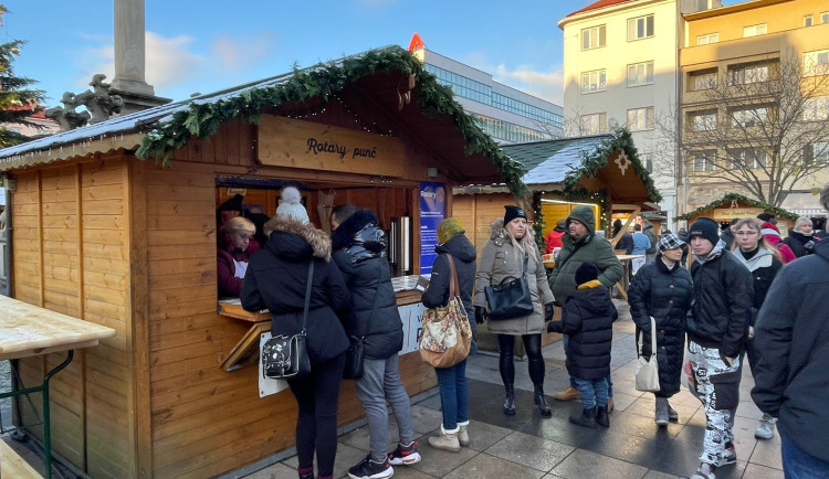 Mladý Ostravan ukradl dobročinnou kasičku ze stánku na vánočních trzích. V útěku mu zabránili svědci