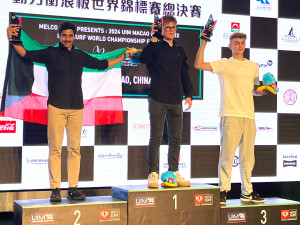 Úspěch Adama Ficka. Student z Liberce získal v celkovém pořadí světovém poháru v motosurfingu bronz