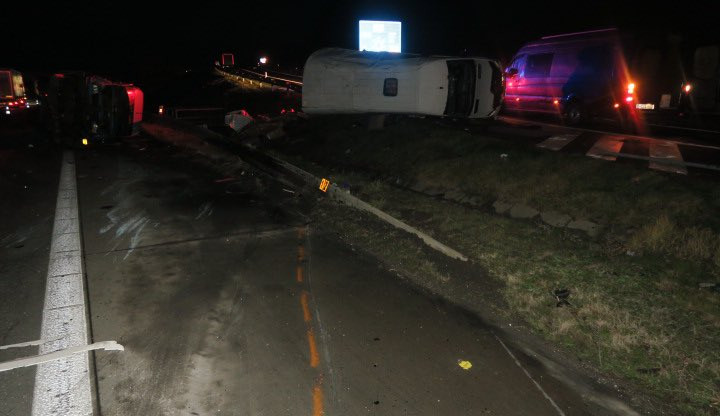 Střet dodávky s náklaďákem ochromil provoz na dálnici D5. Nehoda se stala na 89. kilometru směr Rozvadov