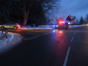 S kradeným autem a pod vlivem drog ujížděl policistům. Jízdu nezvládl a havaroval