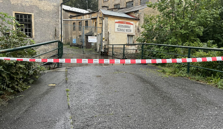 Jizerskohorské muzeum má po povodni podemleté základy, peníze shání ve sbírce