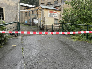 Jizerskohorské muzeum má po povodni podemleté základy, peníze shání ve sbírce