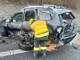 Hromadná nehoda u Chrastavy. Při srážce pěti aut dvanáct zraněných