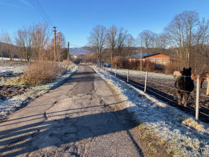 Heřmánková ulice v Machníně, která je zároveň cyklostezkou, se dočká příští rok nového povrchu