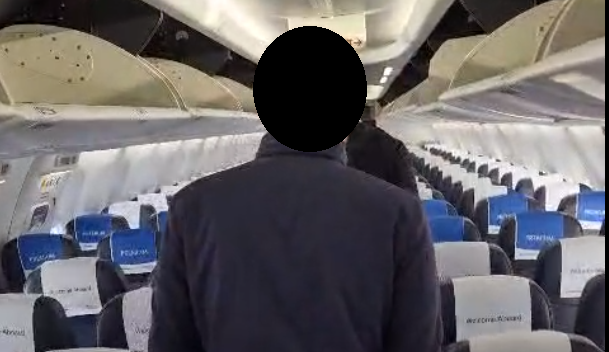 Podvody s lodními kontejnery si muž přišel na 3,6 milionu, které si užíval ve Španělsku. Před Vánoci ale spadla klec