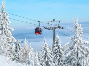 Zimní dovolenou chtějí Češi trávit doma. Nejvíce lákají Krkonoše