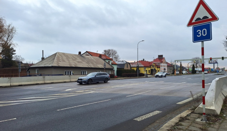 Frekventovanou Přerovskou ulici v Olomouci čeká několikaměsíční omezení. ŘSD chystá přestavbu mostu