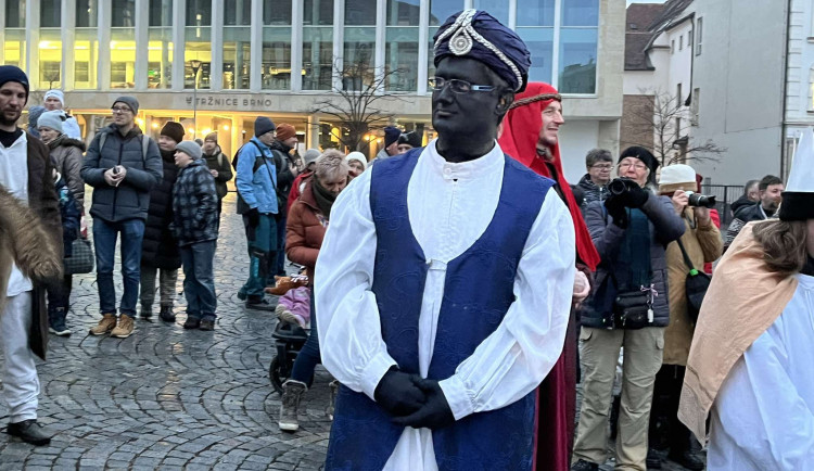 Bylo by dobré změnit ponižující verš v koledě, říká novinářka. „Černej vzadu“ opět rozvířil emoce