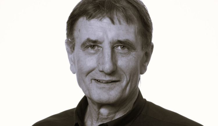 Ve věku nedožitých 70 let zemřel bývalý senátor a nejdéle sloužící zastupitel České Lípy, lékař Karel Tejnora